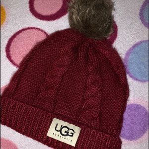Ugg Hat ! Can lower ! Needgone